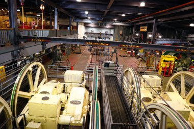 San Francisco, Kaliforniya - 25 Ekim 2023: San Francisco Kablo Otomobil Müzesi 'ndeki Sarmal Makine