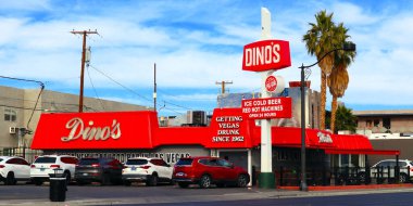 Las Vegas, Nevada - 7 Aralık 2023 Dino 's Lounge, tarihi yer 1516 S Las Vegas Bulvarı, Las Vegas, NV