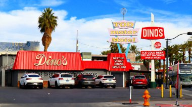 Las Vegas, Nevada - 7 Aralık 2023 Dino 's Lounge, tarihi yer 1516 S Las Vegas Bulvarı, Las Vegas, NV