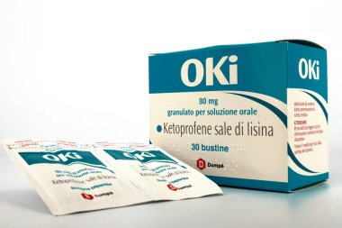 Roma, İtalya - 14 Şubat 2024: Ketoprofen lizin çözeltisi ile OKI ilacı. Oki, İtalya 'nın Domp Farmaceuticalı bir markasıdır.