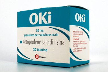 Roma, İtalya - 14 Şubat 2024: Ketoprofen lizin çözeltisi ile OKI ilacı. Oki, İtalya 'nın Domp Farmaceuticalı bir markasıdır.