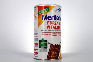 Roma, İtalya - 14 Şubat 2024: Meritene Nestle Sağlık Bilimi. Protein, Vitamin ve Mineral takviyesi
