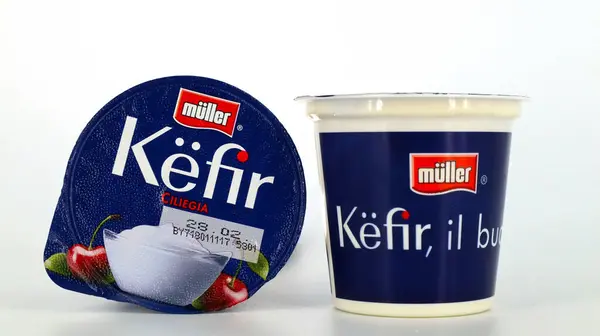 Roma Itália Fevereiro 2024 Muller Yogurt Com Kefir Molkerei Alois — Fotografia de Stock