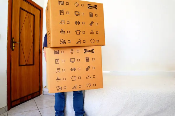 Rome Italie Février 2024 Boîtes Carton Ikea Utilisées Pendant Déménagement Photos De Stock Libres De Droits