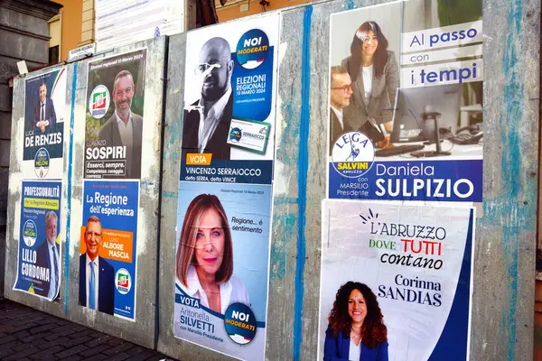 Abruzos Italia Marzo 2024 Carteles Del Muro Electoral Para Las Imagen De Stock