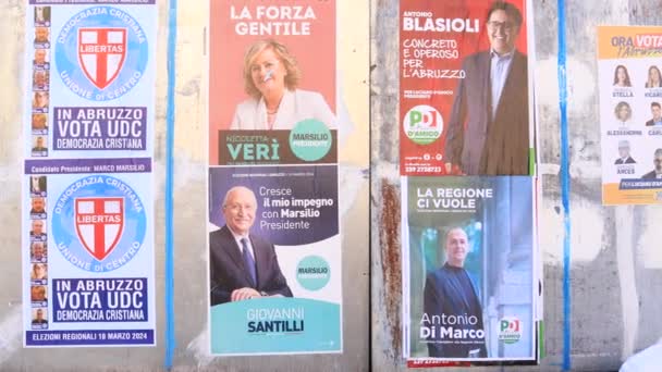 Abruzos Italia Marzo 2024 Carteles Del Muro Electoral Para Las — Vídeo de stock