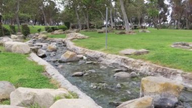 Los Angeles, Kaliforniya: Kenneth Hahn Eyalet Rekreasyon Bölgesi 'ndeki Doris Japon Bahçesi. Los Angeles 'ın Baldwin Hills Dağları' ndaki Kaliforniya Eyalet Parkı birimi.