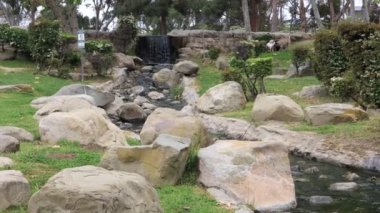 Los Angeles, Kaliforniya: Kenneth Hahn Eyalet Rekreasyon Bölgesi 'ndeki Doris Japon Bahçesi. Los Angeles 'ın Baldwin Hills Dağları' ndaki Kaliforniya Eyalet Parkı birimi.