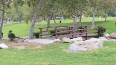 Los Angeles, Kaliforniya: Kenneth Hahn Eyalet Rekreasyon Bölgesi 'ndeki Doris Japon Bahçesi. Los Angeles 'ın Baldwin Hills Dağları' ndaki Kaliforniya Eyalet Parkı birimi.
