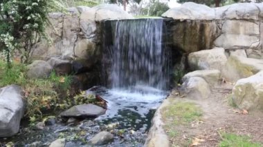 Los Angeles, Kaliforniya: Kenneth Hahn Eyalet Rekreasyon Bölgesi 'ndeki Doris Japon Bahçesi. Los Angeles 'ın Baldwin Hills Dağları' ndaki Kaliforniya Eyalet Parkı birimi.
