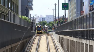 Los Angeles, Kaliforniya - 11 Mayıs 2024: Los Angeles METRO Demiryolu Hattı Santa Monica 'dan Doğu Los Angeles' a