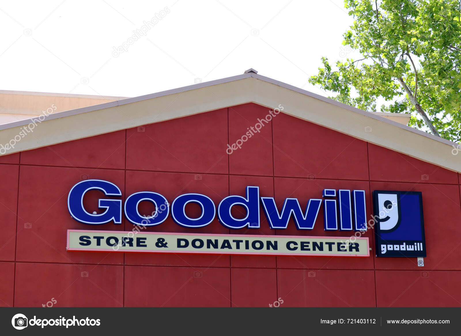 Los Ángeles California Mayo 2024 Goodwill Store Donation Center