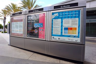El Monte, LA County, Kaliforniya 25 Mayıs 2024: El Monte Otobüs İstasyonu, Metro Bilgi Paneli