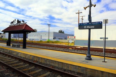 El Monte, LA County, Kaliforniya 25 Mayıs 2024: El Monte Metrolink Tren İstasyonu