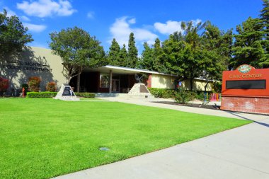 El Monte, LA County, Kaliforniya 25 Mayıs 2024: El Monte Şehir Merkezi, Polis Departmanı ve Belediye Binası