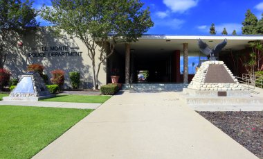 El Monte, LA County, Kaliforniya 25 Mayıs 2024: El Monte Şehir Merkezi, Polis Departmanı ve Belediye Binası 