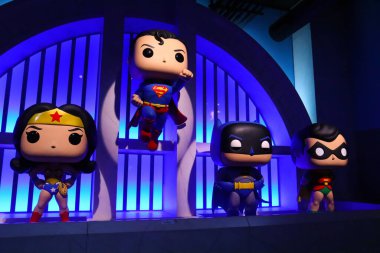 Hollywood, California - 16 Temmuz 2024: 6201 Hollywood Bulvarı 'ndaki FUNKO Hollywood Mağazası' nın iç manzarası. Funko, lisanslı plastik heykelciğiyle bilinen, koleksiyon yapan bir Amerikan şirketidir. 
