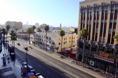 Hollywood, Los Angeles, Kaliforniya 20 Temmuz 2024: Ghirardelli soda çeşmesi ve çikolata dükkanı, Disney Studio Store 6834 Hollywood Bulvarı 'nda yer almaktadır. 