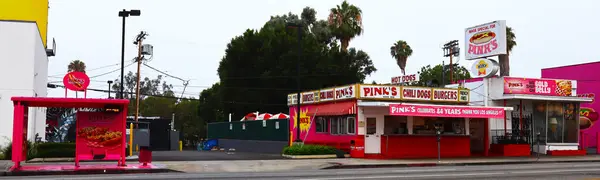 stock image Los Angeles, California - July 20, 2024: Pink's Hot Dogs, a Hollywood legend Hot Dog Restaurant since 1939 located at 709 N La Brea Ave, Los Angeles