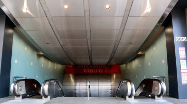 Hollywood, Los Angeles, California - 9 Temmuz 2024: Hollywood Highland METRO Tren İstasyonunun girişi