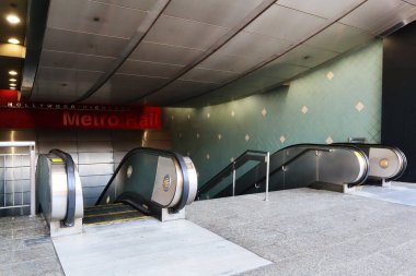 Hollywood, Los Angeles, California - 9 Temmuz 2024: Hollywood Highland METRO Tren İstasyonunun girişi