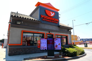 Los Angeles, Kaliforniya - 9 Temmuz 2024: YOSHINOYA Japon Mutfağı Fast Food Restoranı