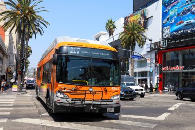 Hollywood, Los Angeles, California - 9 Temmuz 2024: METRO Hollywood Bulvarı Şöhret Yolu yerel otobüsü