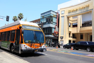 Hollywood, Los Angeles, California - 9 Temmuz 2024: METRO Hollywood Bulvarı Şöhret Yolu yerel otobüsü