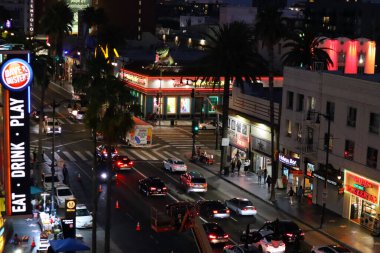 Hollywood, Los Angeles, California - 20 Temmuz 2024: Hollywood Bulvarı Şöhret Bulvarı Gece Ovation Hollywood ve Dolby Tiyatrosu terasından