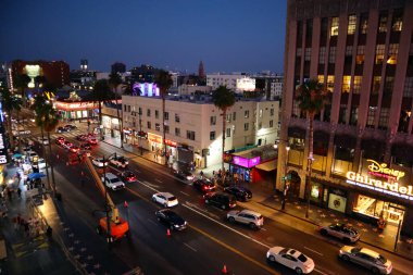 Hollywood, Los Angeles, California - 20 Temmuz 2024: Hollywood Bulvarı Şöhret Bulvarı Gece Ovation Hollywood ve Dolby Tiyatrosu terasından