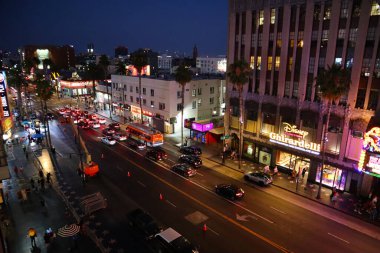 Hollywood, Los Angeles, California - 20 Temmuz 2024: Hollywood Bulvarı Şöhret Bulvarı Gece Ovation Hollywood ve Dolby Tiyatrosu terasından