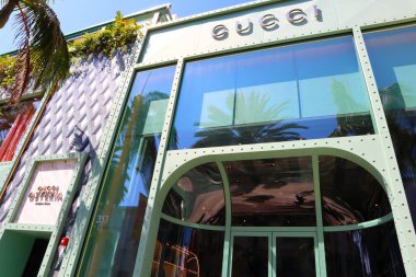 Beverly Hills, California - 18 Temmuz 2024: Rodeo Drive, Beverly Hills 'deki GUCCI moda mağazası