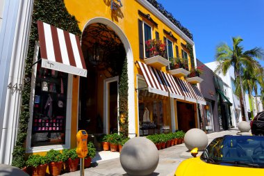 Beverly Hills, California - 18 Temmuz 2024: Rodeo Drive, Beverly Hills 'deki BIJAN moda mağazasının evi