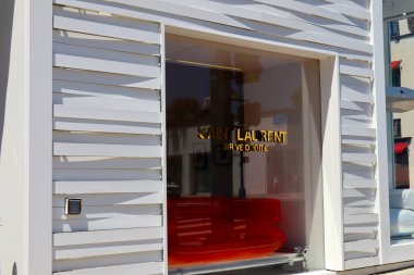 Beverly Hills, California - 18 Temmuz 2024: Rodeo Drive, Beverly Hills 'deki SAINT Kahkaha Moda Mağazası