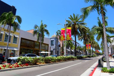 Beverly Hills, California - 18 Temmuz 2024: Rodeo Drive, Beverly Hills 'deki moda mağazaları