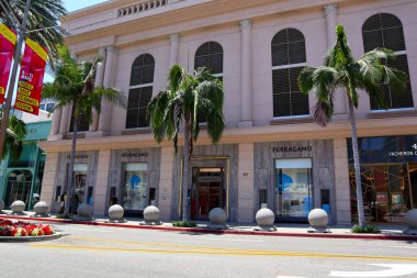 Beverly Hills, California - 18 Temmuz 2024: Rodeo Drive, Beverly Hills 'deki moda mağazaları