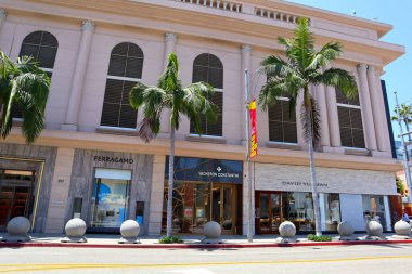 Beverly Hills, California - 18 Temmuz 2024: Rodeo Drive, Beverly Hills 'deki moda mağazaları