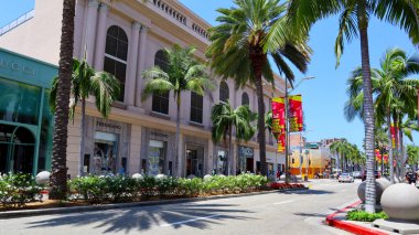 Beverly Hills, California - 18 Temmuz 2024: Rodeo Drive, Beverly Hills 'deki moda mağazaları