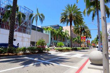 Beverly Hills, California - 18 Temmuz 2024: Rodeo Drive, Beverly Hills 'deki moda mağazaları