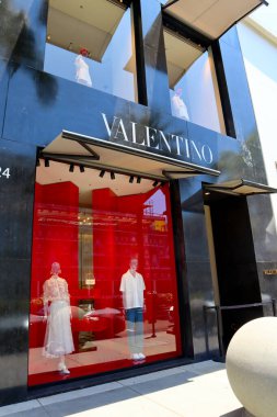 Beverly Hills, California - 18 Temmuz 2024: Rodeo Drive, Beverly Hills 'deki VALENTINO moda mağazası