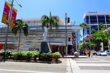 Beverly Hills, California - 18 Temmuz 2024: Rodeo Drive, Beverly Hills 'deki moda mağazaları