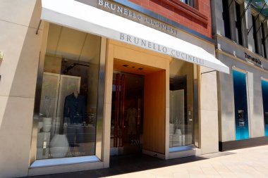 Beverly Hills, California - 18 Temmuz 2024: Rodeo Drive, Beverly Hills 'deki BRUNELLO CUCINELLI moda mağazası