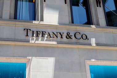 Beverly Hills, California - 18 Temmuz 2024 Rodeo Drive, Beverly Hills 'deki TIFFANY and Co. Moda Dükkanı