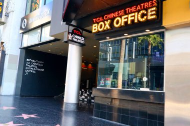 Hollywood, Los Angeles, California - 22 Temmuz 2024: Grauman 'ın Hollywood Bulvarı' ndaki TCL Çin Tiyatrosu Gişe Ofisi 