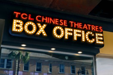 Hollywood, Los Angeles, California - 22 Temmuz 2024: Grauman 'ın Hollywood Bulvarı' ndaki TCL Çin Tiyatrosu Gişe Ofisi 