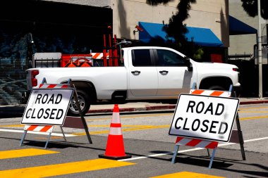 Los Angeles, Kaliforniya - 11 Mayıs 2024: Yol İşareti: Yol Kapalı