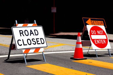 Los Angeles, Kaliforniya - 11 Mayıs 2024: Yol İşareti: Yol Kapalı