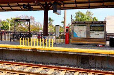 Azusa, California - 13 Mayıs 2024: Azusa Metro Tren İstasyonu