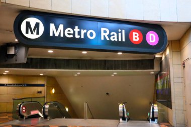 Los Angeles, California - 26 Haziran 2024: Los Angeles Union İstasyonu METRO Demiryolu B ve D Hat İstasyonu girişi