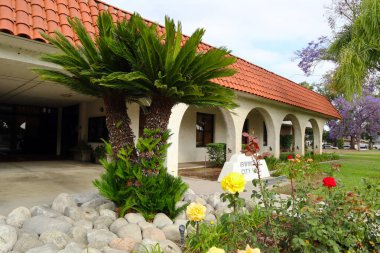 Irwindale, LA County, California - 17 Haziran 2024: 5050 N Irwindale Bulvarı 'nda bulunan Irwindale Belediye Binası